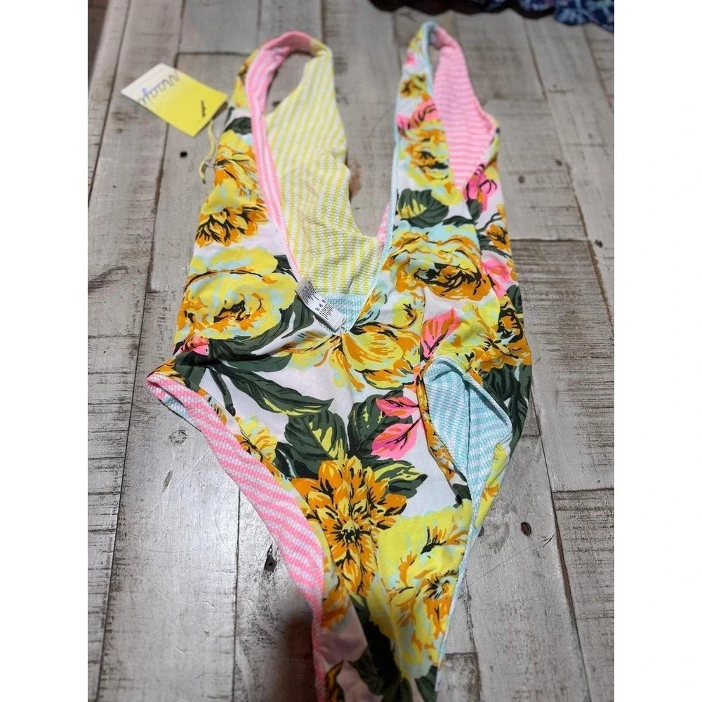 NWT-‎ Women's reversible Maamgic bathing suit
